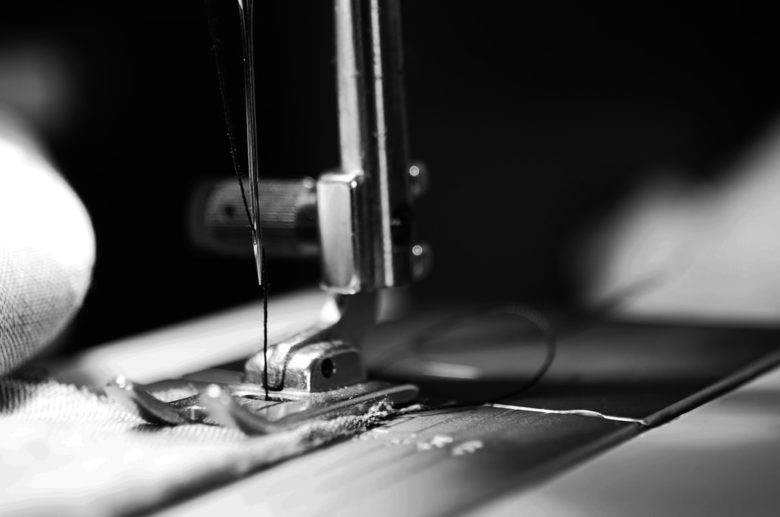 sewing-machine-monotone